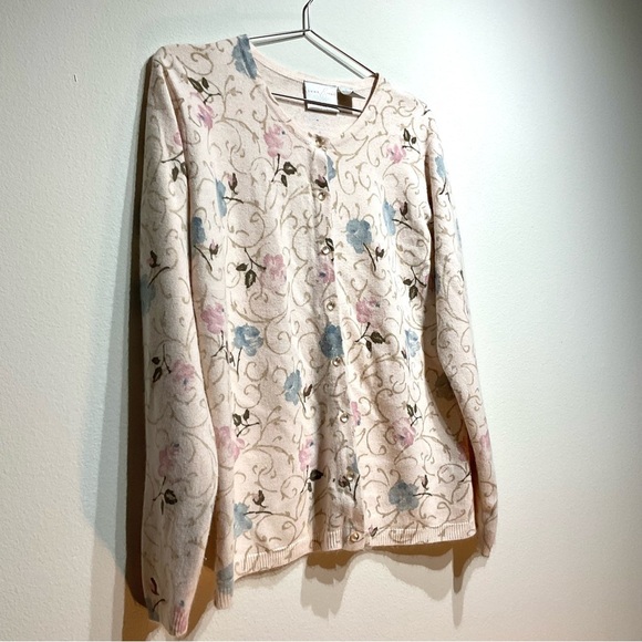Liz Claiborne Floral Knit Sweater Size L. Calm Soft Pattern Like New Comfortable - Picture 4 of 8